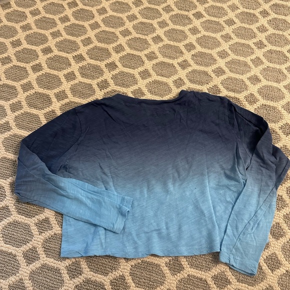Katie J NYC ombre blue long sleeve crop Tee size Medium - Picture 4 of 4